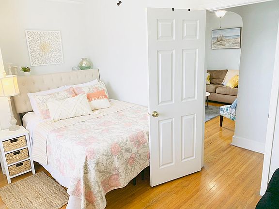 3rd image of 1108 S Detroit Ave #2B