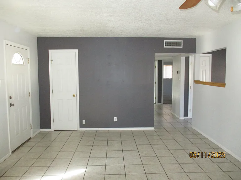 1706 Utah St NE — Photo 4