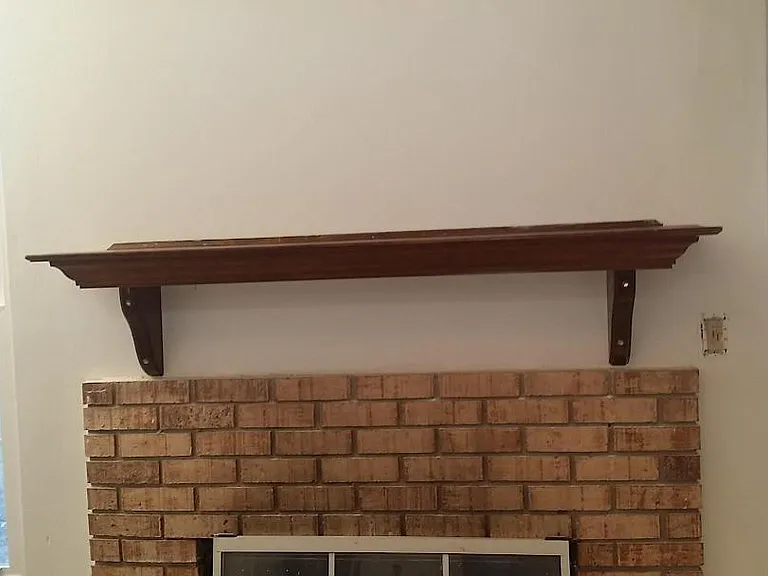 Fireplace mantel