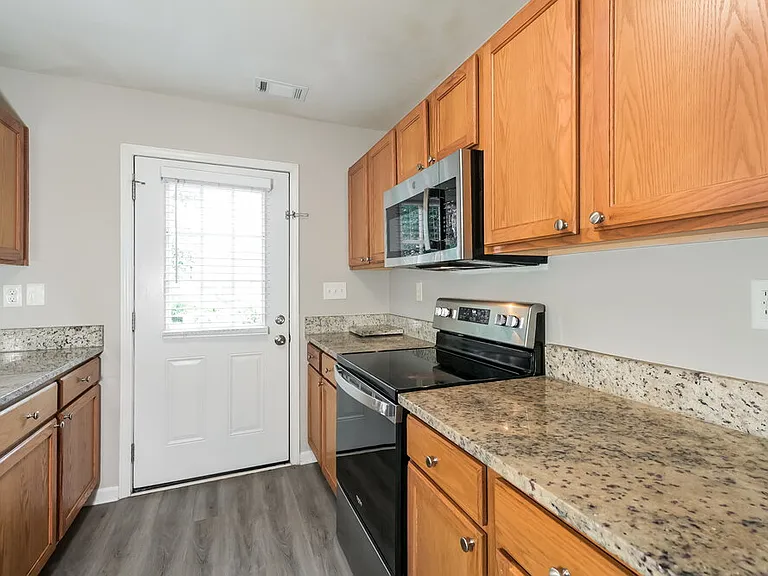 122 Village Pkwy — Photo 8