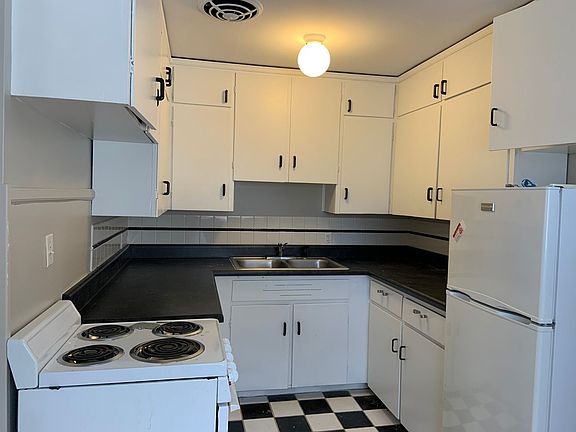 3rd image of 403 N Mendenhall St #102