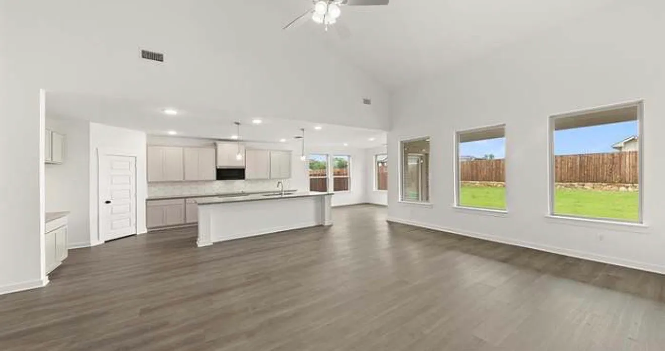 4 bed, 2966 sqft, $3,300 — Photo 4