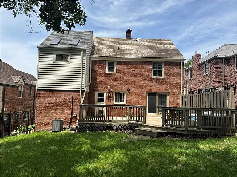 633 Crystal Dr — Photo 37