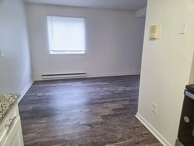 Parkway Manor Apartment Homes — Photo 7