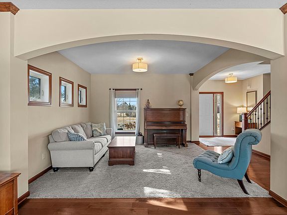 5th image of 485 Rosewood Rd