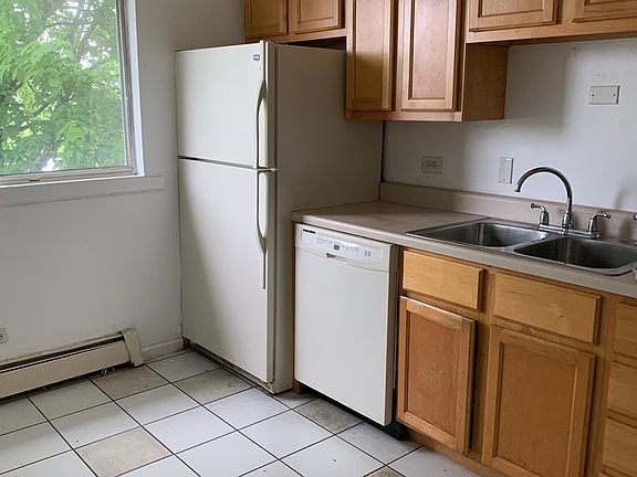 5th image of 119 Boardwalk St Unit 1E