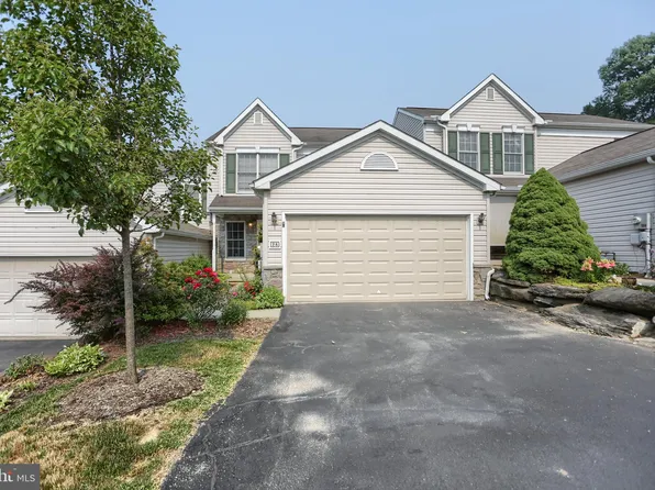 28 Creekside Dr, Millersville, PA 17551