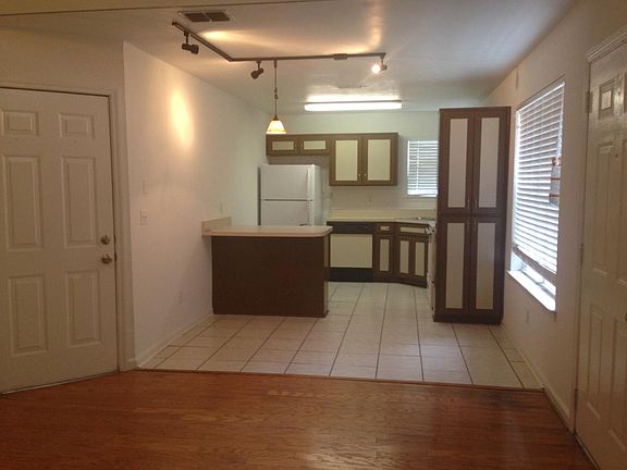 3rd image of 3133 Camelliawood Cir W