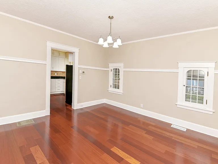 3634 Amberson Ave — Photo 10