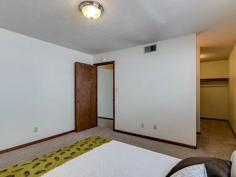 1119 Laramie St — Photo 11