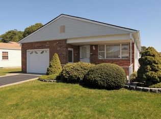 4 Panama Ct, Toms River, NJ 08757