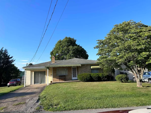 1099 Charles St, Fairmont, WV 26554