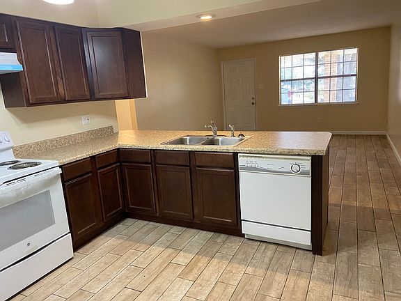 4th image of 6422 Myrtle Hill Cir #B