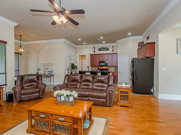 4th image of 15185 Chrissy Dr