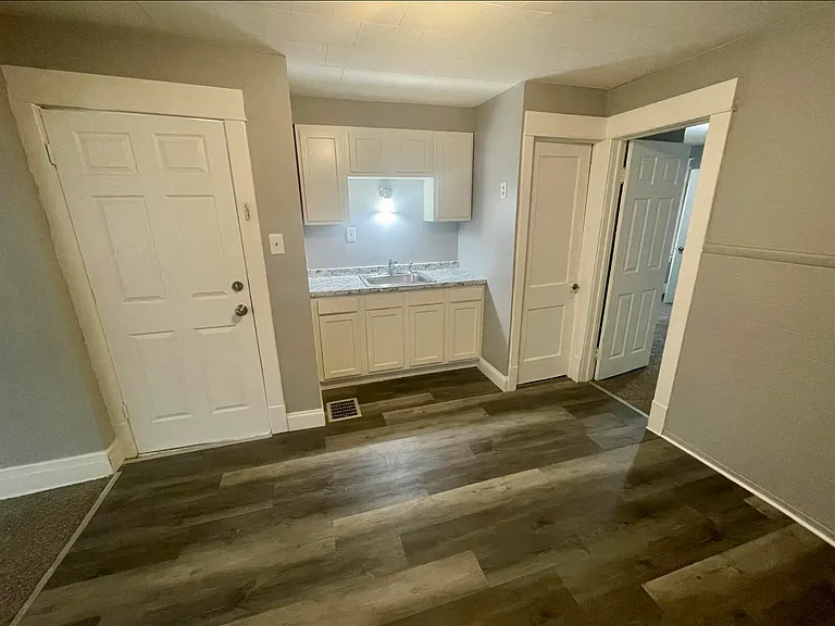 423 Lisbon Ave #2 — Photo 5