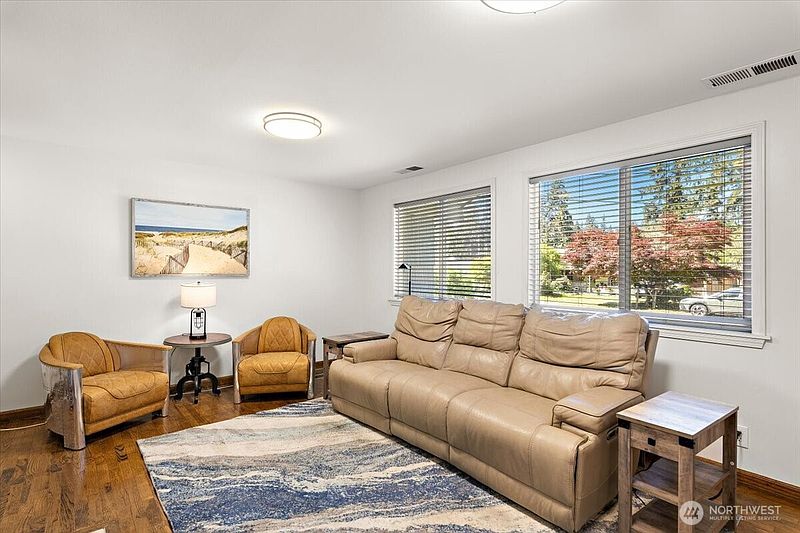 5th image of 23627 101st Avenue W