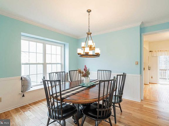 5th image of 458 Carpenters Cove Ln