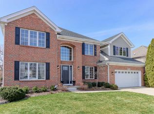 1N016 Wheatberry Dr, Carol Stream, IL 60188