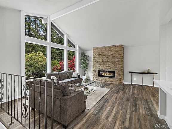 4th image of 3712 98th St NE
