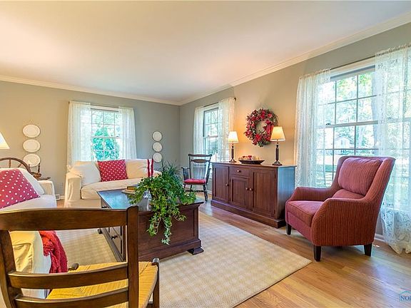 2nd image of 108 Secor Woods Ln