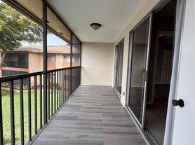 6492 Royal Woods Dr, Fort Myers, FL