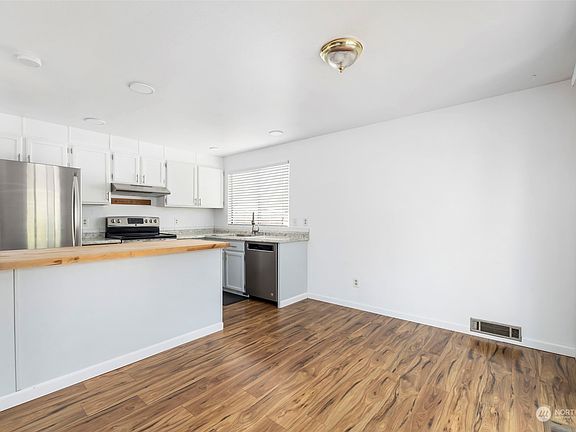 5th image of 3675 Westminster Drive SE
