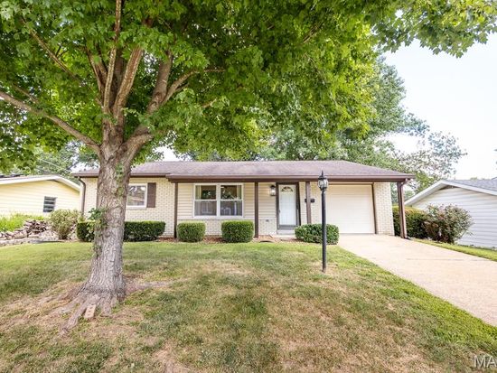 300 Todd Ln, Belleville, IL 62221