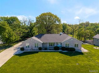 3 Forest Dr, Maryville, IL 62062