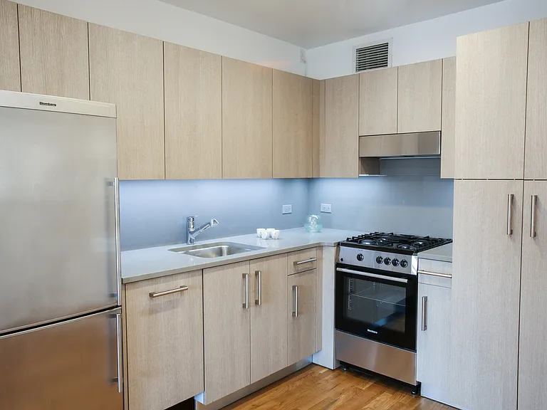101 W 15th St #330 — Photo 3