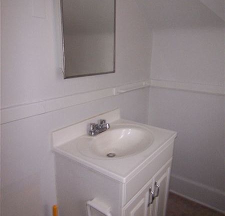 18703 Gable Upper Bathroom 1