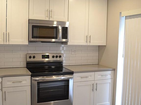3rd image of 38 Twin Brooks Dr