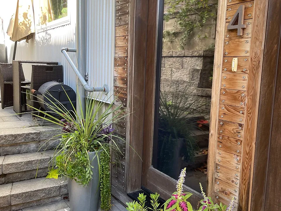 Entrance for 14 Columbia Terrace and available side patio space.