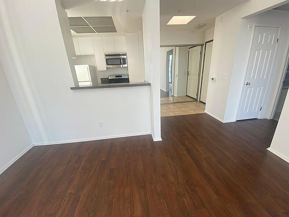 4th image of 805 S Wooster St #4