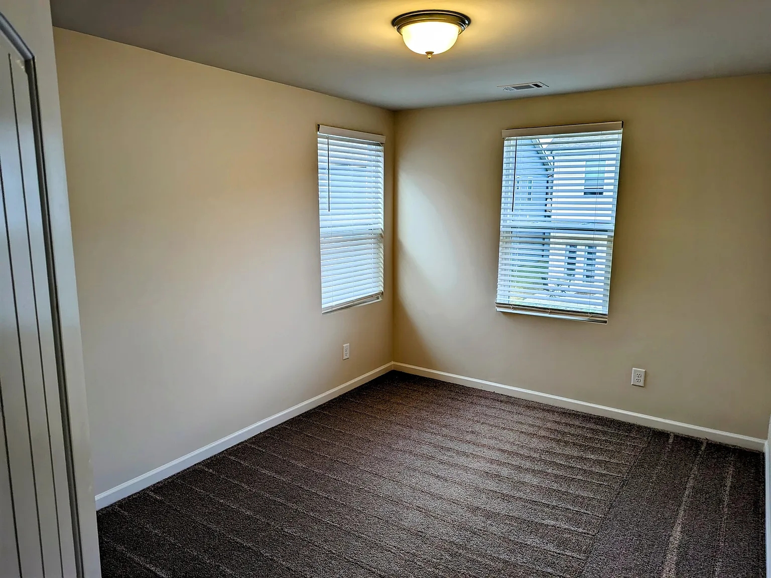 534 Medwyk Drive - 534 — Photo 4