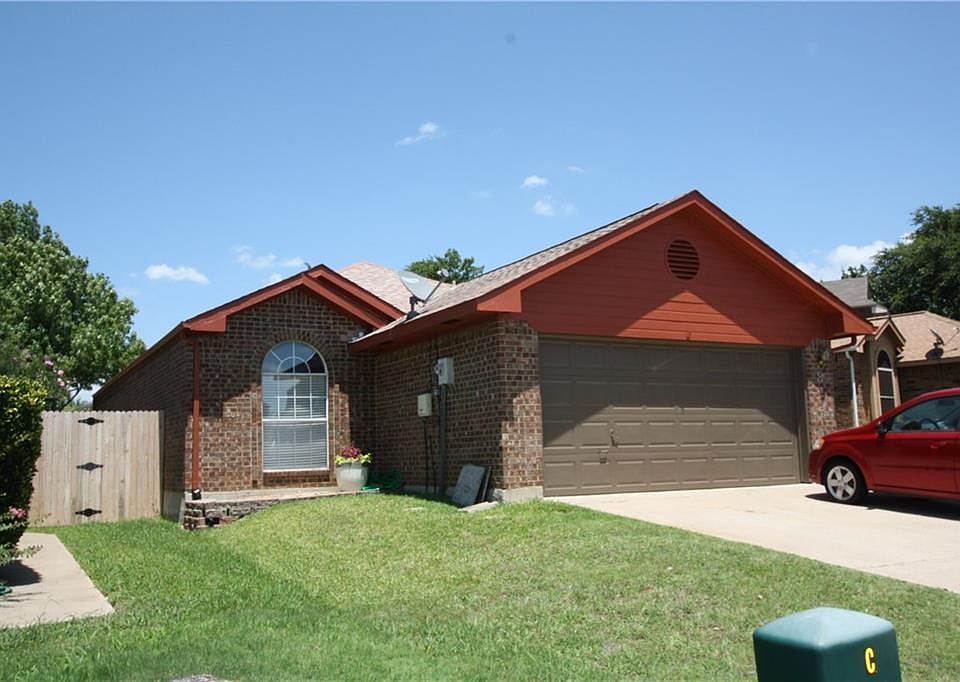 1st image of 913 Plantation Dr