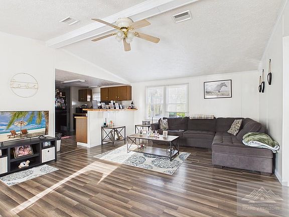 4th image of 208 Riffe St