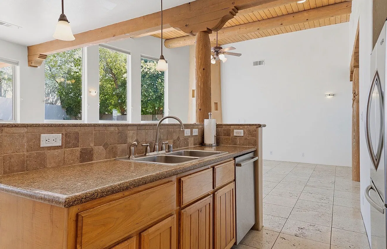 4 bed, 2329 sqft, $3,250 — Photo 3