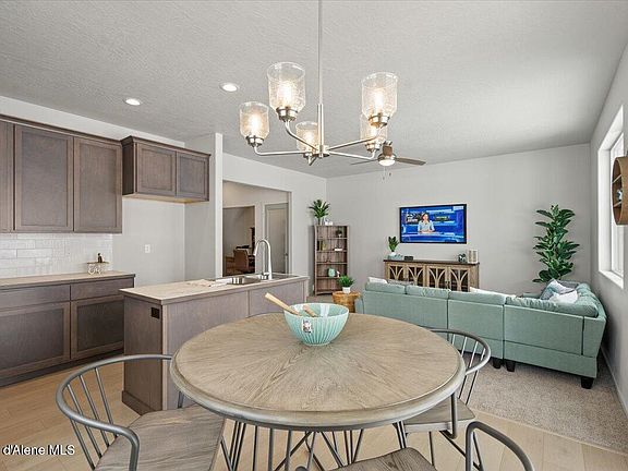 4th image of 1581 N Wilhelm Way