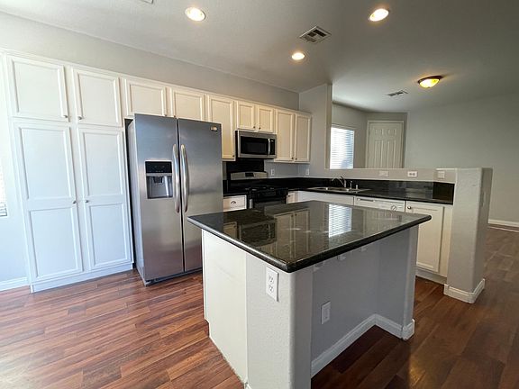 4th image of 129 Stockton Edge Ave
