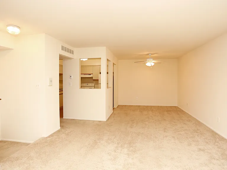 Green Hill Apartments — Photo 10
