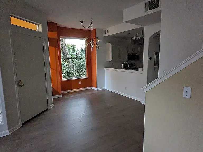 658 California St — Photo 2