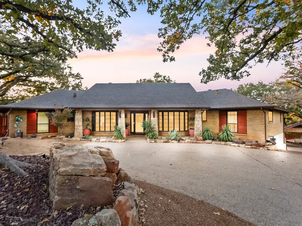 916 Live Oak Ln, Arlington, TX 76012