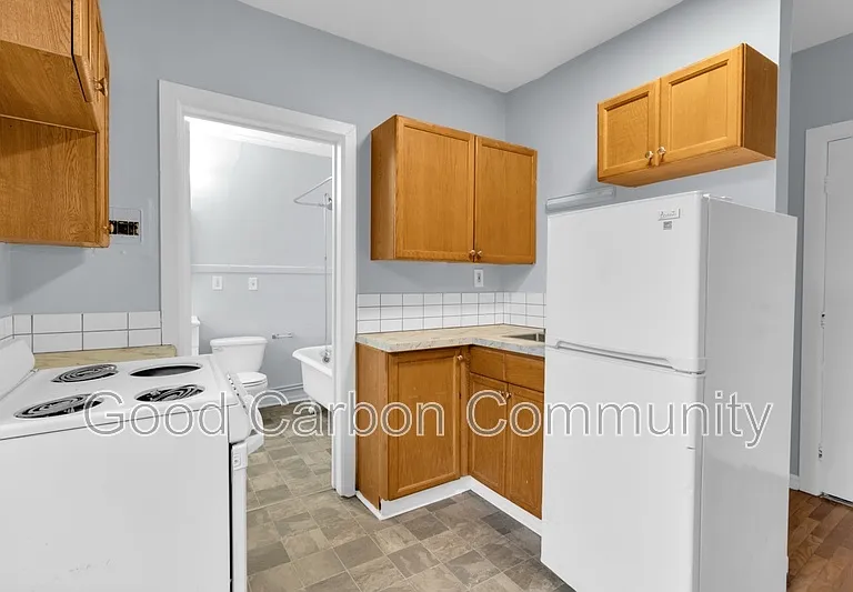 131 Allen St #7 — Photo 4
