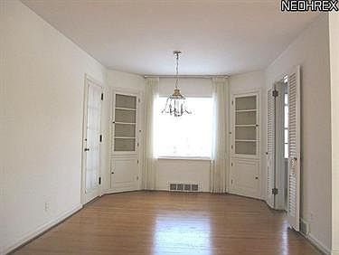3rd image of 561 Palisades Dr