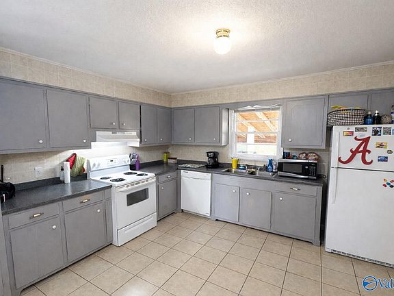 4th image of 1226 Thomas Dr SW