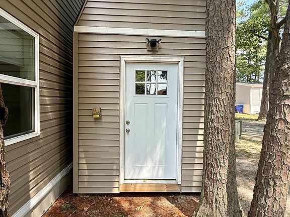 4th image of 27303 Waters Edge Rd