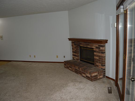 4th image of 41 Lakeshore Ct