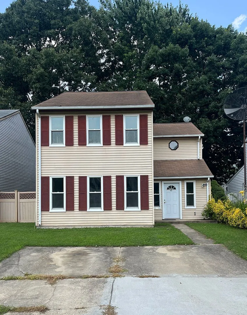 313 Winterberry Dr photo 1