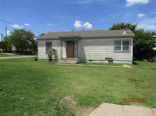 344 S 15th St, Clinton, OK 73601