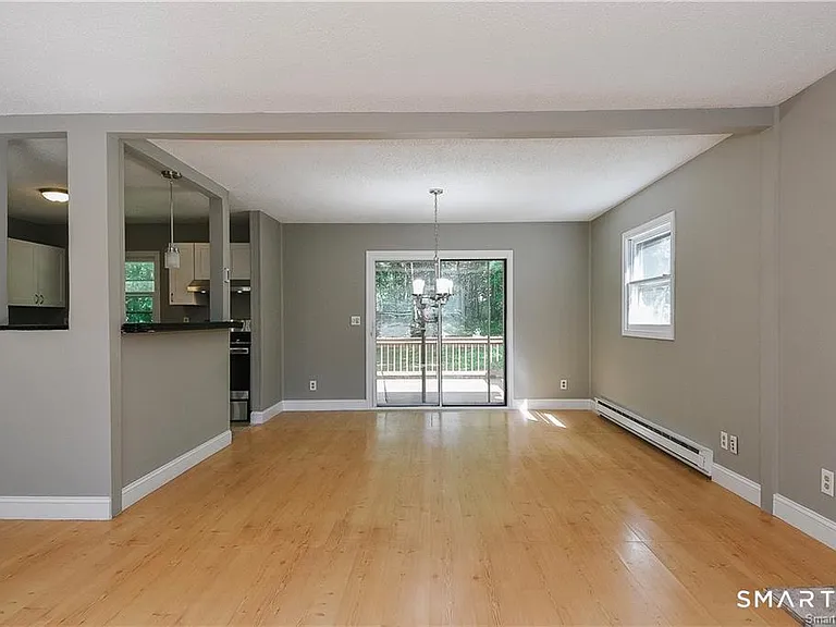 8 Circle Dr — Photo 2